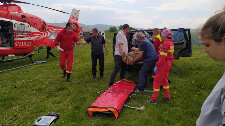 Un barbat din judetul Hunedoara a fost prins sub tractorul pe care il conducea Imagine