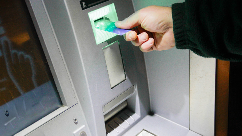 Un barbat din Sibiu a furat cardul unui prieten si a facut cumparaturi de 25.000 de lei Imagine