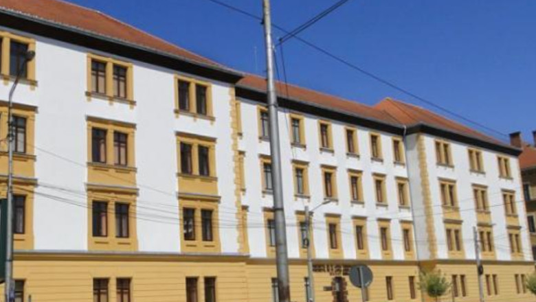 Un barbat din Sibiu este cercetat pentru ca a expus pe casele sale imagini si portrete ale unor conducatori nazisti si fascisti Imagine