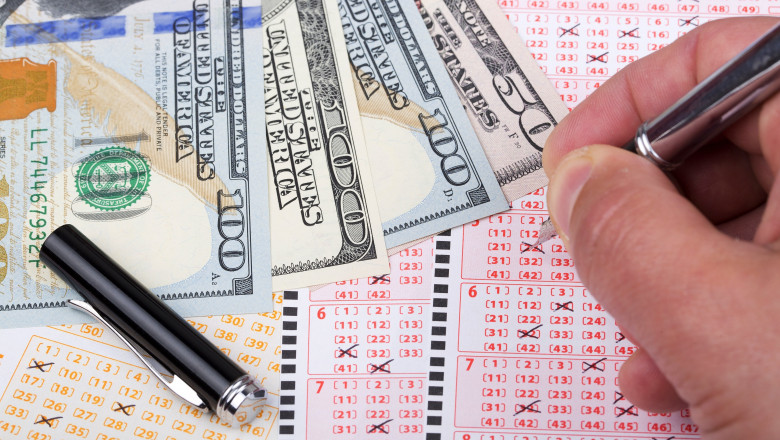 Un barbat dintr-un orasel numit Luck a castigat peste 15 milioane de dolari la loterie. Avea o sansa la 7 milioane Imagine