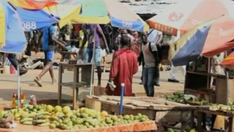 Un barbat infectat cu Ebola a provocat panica in Liberia dupa ce a fugit din spital pentru ca n-a mai primit mancare Imagine