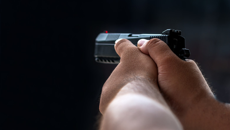 Un barbat si-a omorat sotia, iar apoi a impuscat mortal alte doua persoane, in Bosnia. El s-a sinucis inainte sa fie prins de politisti Imagine