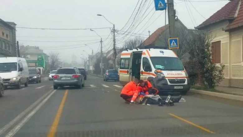 Un batran a fost lovit de o Ambulanta pe trecerea de pietoni, in Turda Imagine