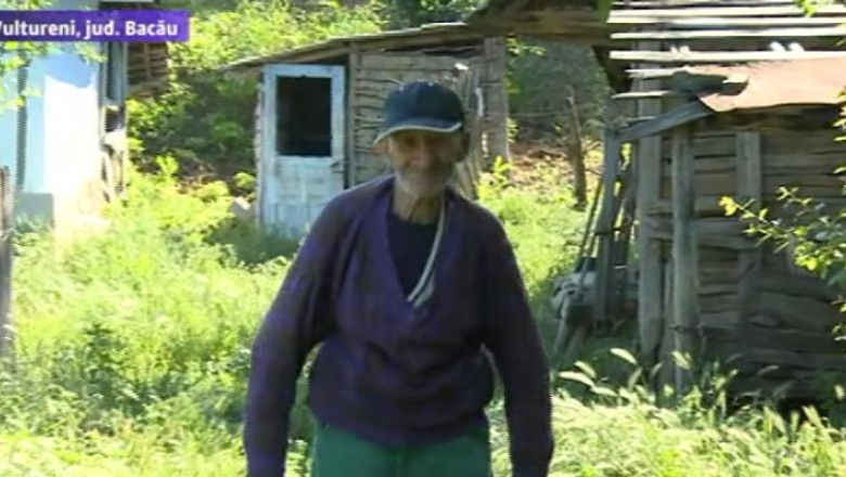 Un batran a ramas inchis trei zile in primaria unei comune din Bacau. Nu a stiut sa deschida geamul termopan Imagine