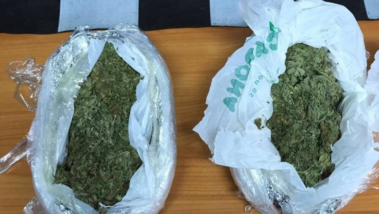 Un brailean care i-a trimis bunicii sale patru kilograme de cannabis in loc de alimente a fost condamnat la trei de inchisoare Imagine
