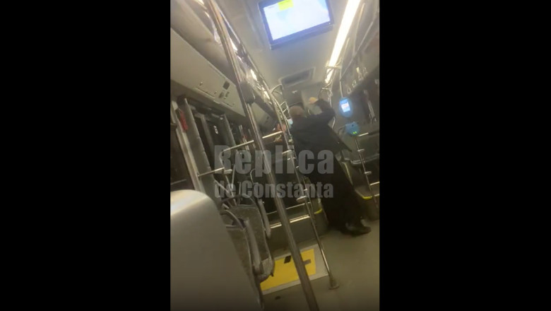 Un calugar a luat la bataie un barbat intr-un autobuz din Constanta Imagine