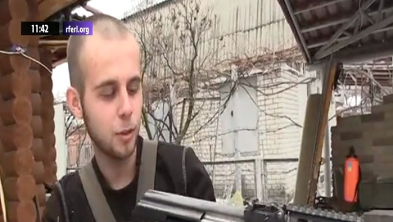 Un calugar lupta alaturi de armata in estul Ucrainei Imagine