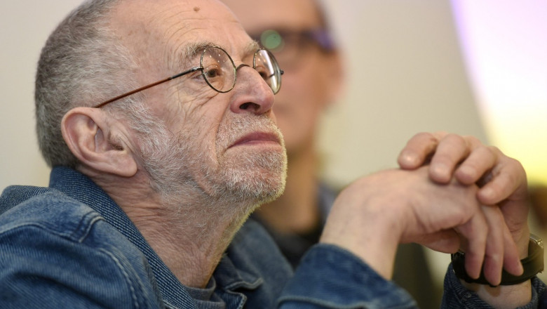 Un celebru poet rus, opozant al lui Putin, a murit dupa ce a fost lovit de masina pe trecerea de pietoni Imagine