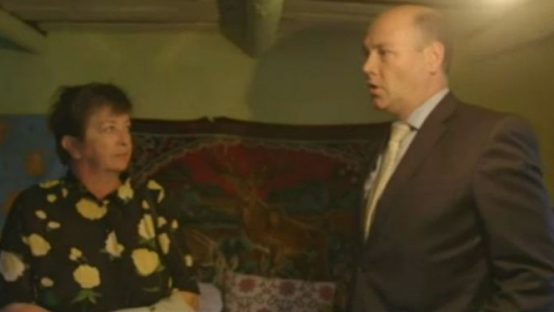 Un comisar britanic i-a avertizat pe romii dintr-un sat brasovean ca risca sa fie exploatati fara un loc sigur de munca Imagine