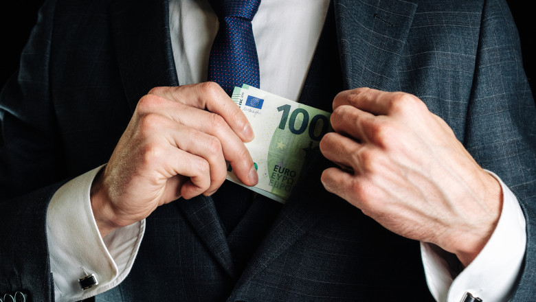 Un comisar sef de la Directia Generala Anticoruptie, retinut pentru coruptie. Cat cerea pentru un post de asistent medical Imagine