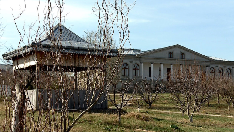 Un conac ce a apartinut familiei Negruzzi va fi transformat in primarie intr-o comuna din Iasi Imagine