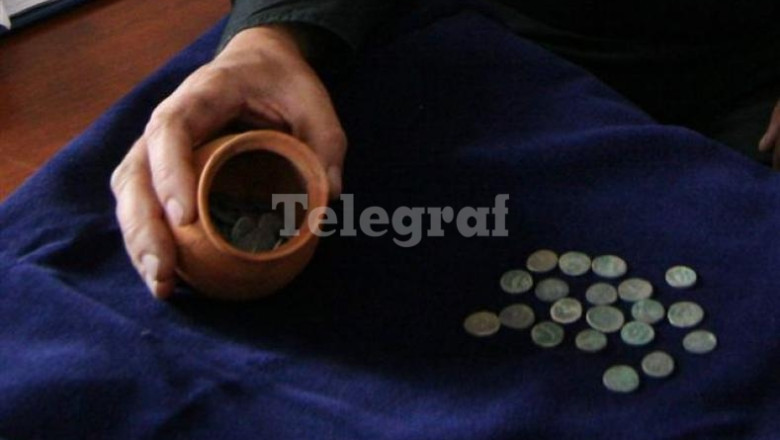Un constantean a gasit in propria curte 138 de monede de argint vechi de 2000 de ani Imagine