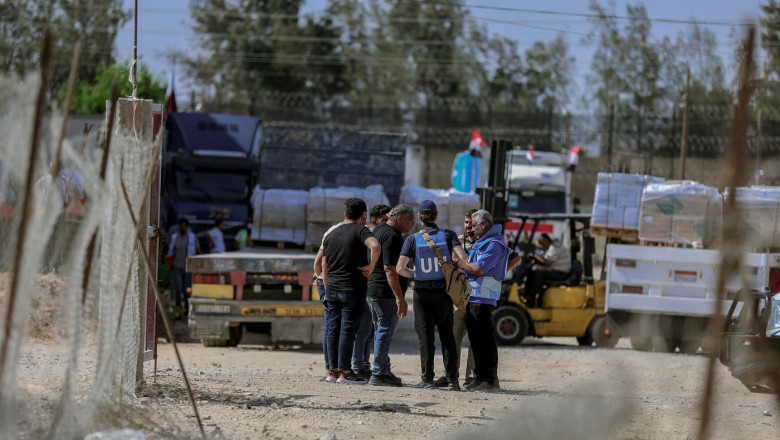 Un convoi umanitar ONU a fost atacat „cu violenta” in Fasia Gaza. Aproape 100 de camioane care transportau alimente au fost jefuite  Imagine