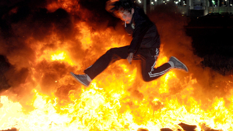 Un copil a vrut sa refaca scena cu focul pe care a vazut-o la circ. A ajuns la spital cu arsuri Imagine