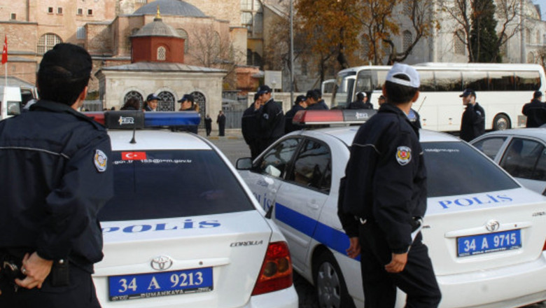 Un copil afgan de 4 ani a fost impuscat mortal de fortele de securitate turce care au tras intr-o masina plina cu migranti Imagine