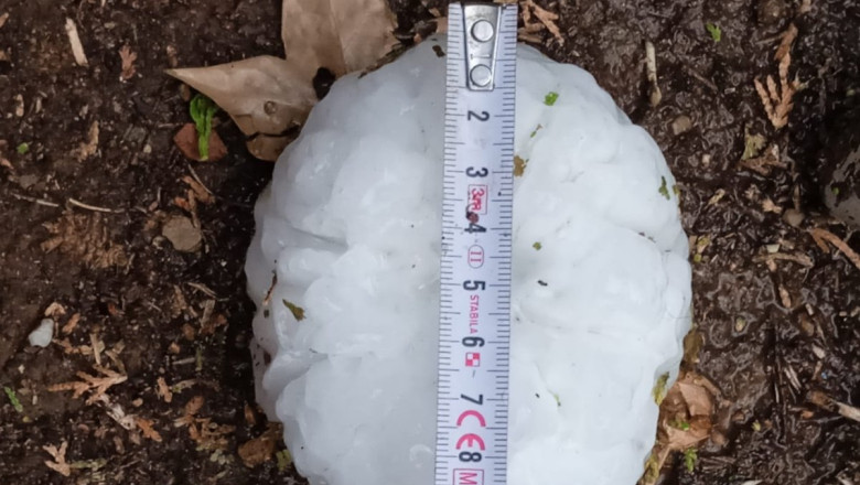 Un copil de 1 an a murit dupa ce a fost lovit in cap de grindina, in Spania Imagine