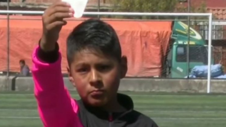 Un copil de 10 ani a devenit unul dintre cei mai tineri arbitri din lume. „Nu se lasa intimidat de oameni” Imagine