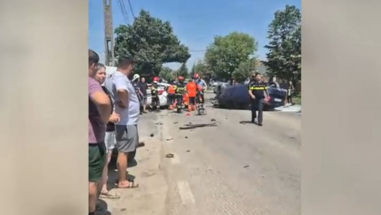 Un copil de 11 ani a murit, dupa un accident in care au fost implicate patru masini Imagine