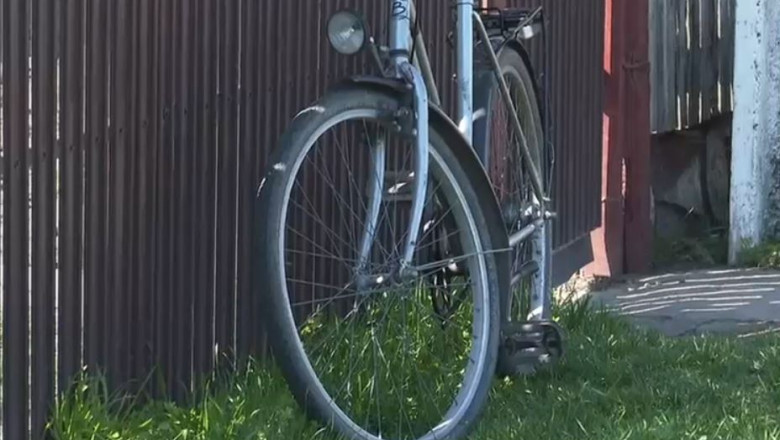 Un copil de 11 ani din Cluj a murit, dupa ce s-a inecat cu un capac in timp ce isi umfla roata de la bicicleta Imagine