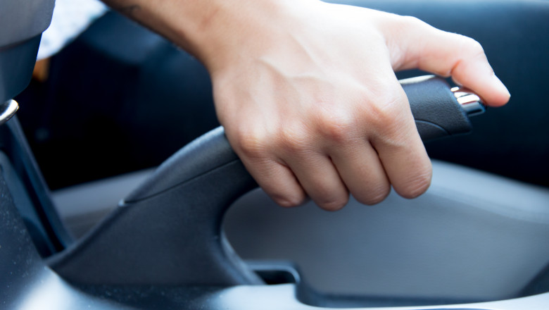 Un copil de 3 ani din Germania a strivit un barbat sub masina dupa ce a eliberat frana de mana Imagine