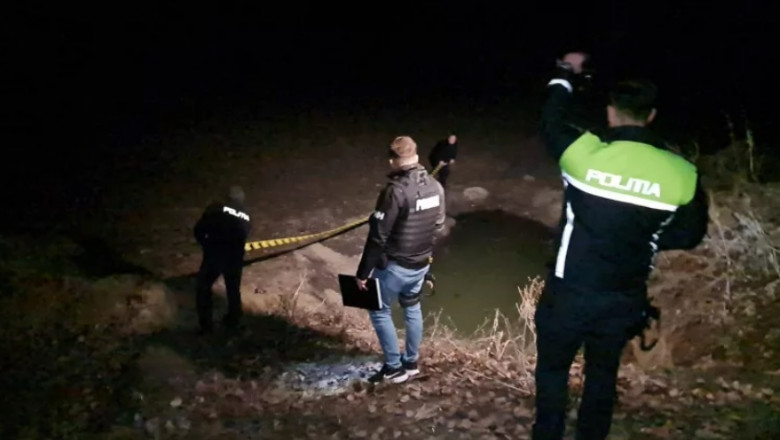 Un copil de 4 ani din Botosani a murit, dupa ce s-a inecat intr-o groapa sapata pentru adaparea animalelor Imagine