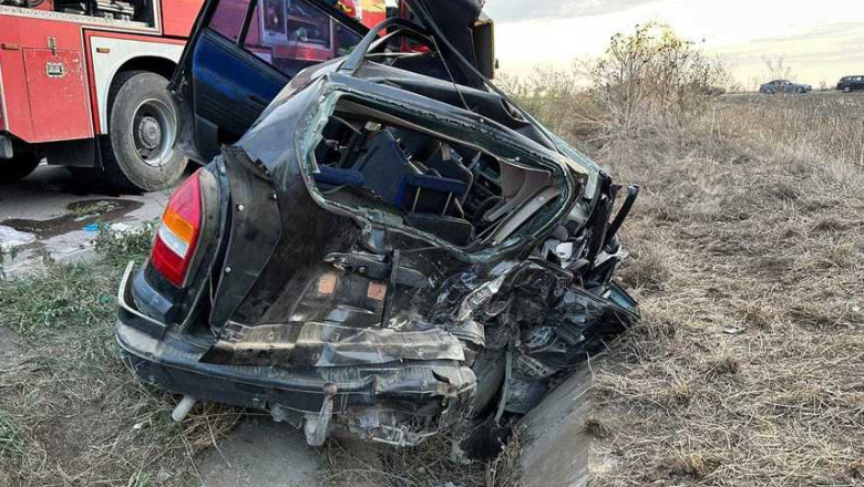 Un copil de 5 ani a murit si alte cinci persoane, printre care un copil de 8 ani, ranite intr-un accident produs in judetul Constanta Imagine