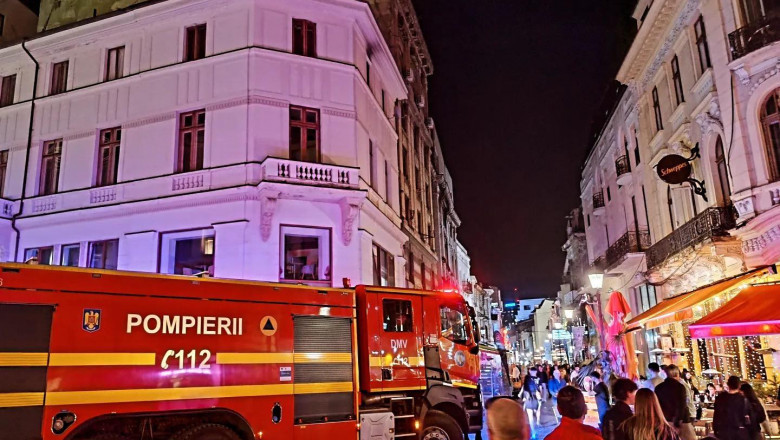 Un cos de fum neizolat, cauza incendiului puternic din Centrul Vechi al Capitalei. Zeci de oameni au ramas fara case Imagine