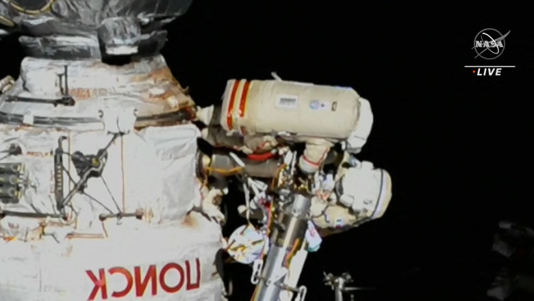 Un cosmonaut rus a revenit de urgenta la bordul ISS din cauza unei probleme cu costumul sau spatial Imagine