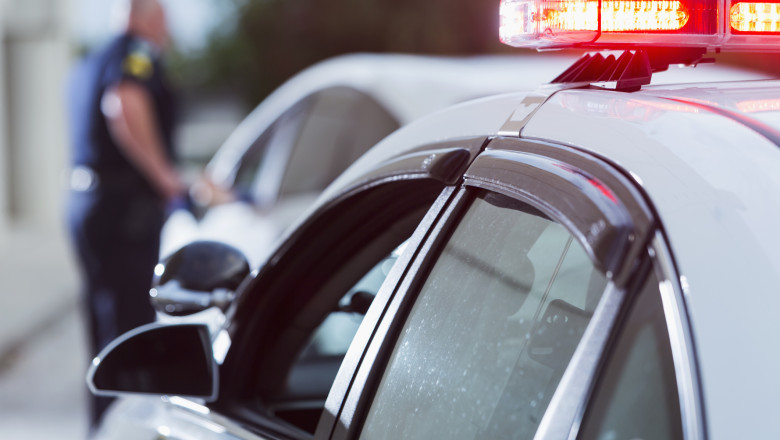 Un cuplu din Bucuresti s-a ales cu dosare penale, dupa ce barbatul a vrut doar sa-si ajute sotia speriata. Ce s-a intamplat Imagine