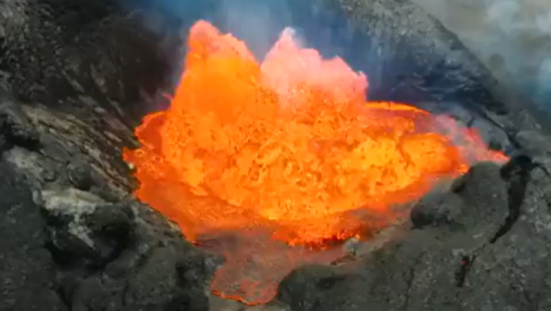 Un cutremur cu magnitudinea 5,8 a avut loc in estul Rusiei, la scurt timp dupa eruptia vulcanului Siveluci Imagine