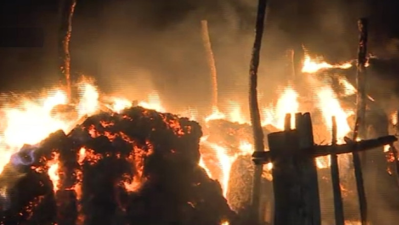 Un depozit de furaje din Hadambu, Iasi, a ars din temelii. Incendiul a ruinat o familie Imagine