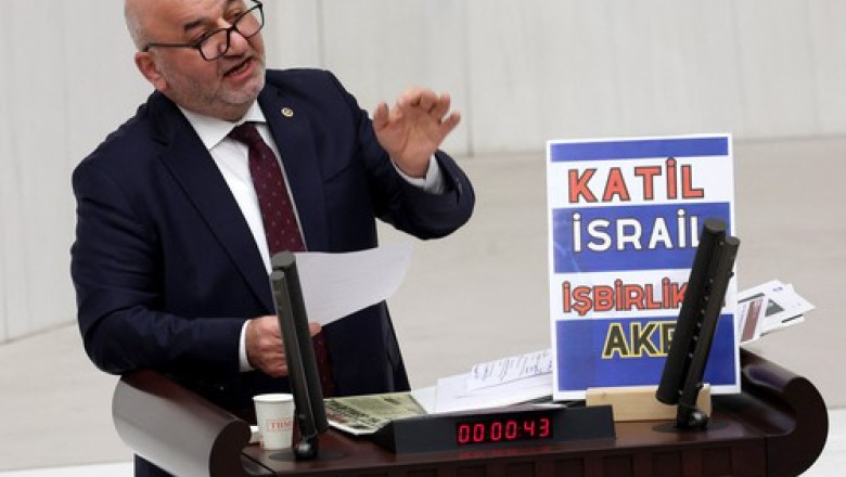 Un deputat turc a murit dupa ce a suferit o criza cardiaca in Parlament, in timp ce critica politica lui Erdogan fata de Israel Imagine