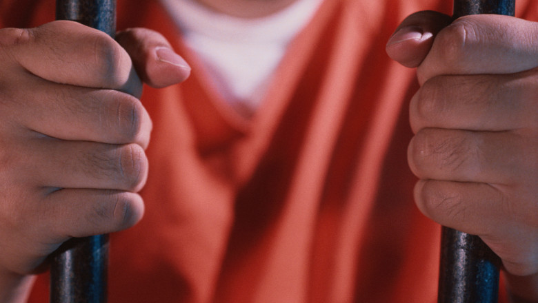 Un detinut din Valcea a dat statul roman in judecata si cere daune de 50.000 de lei pentru abuz Imagine