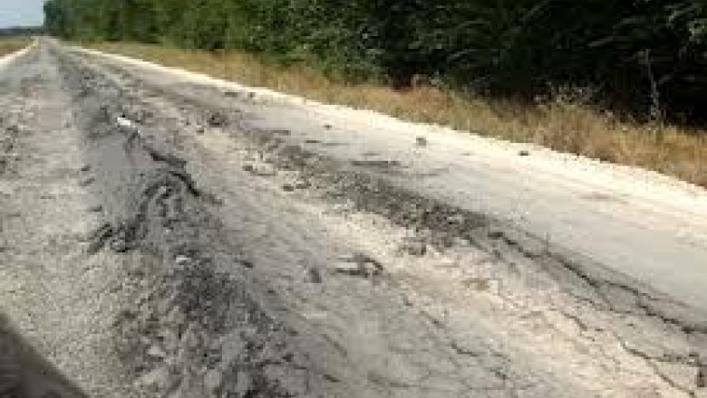 Un drum greu de parcurs. Ruta Amzacea-Pecineaga ar fi trebuit sa fluidizeze traficul spre sudul litoralului Imagine