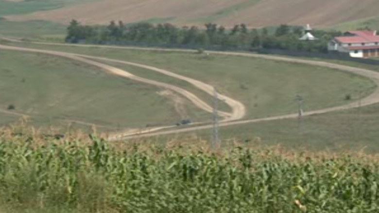 Un drum judetean din Iasi este reabilitat de doua ori, in 8 luni Imagine