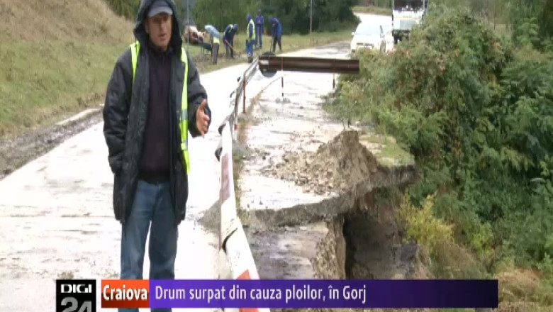 Un drum judetean s-a surpat din cauza ploilor, in judetul Gorj Imagine