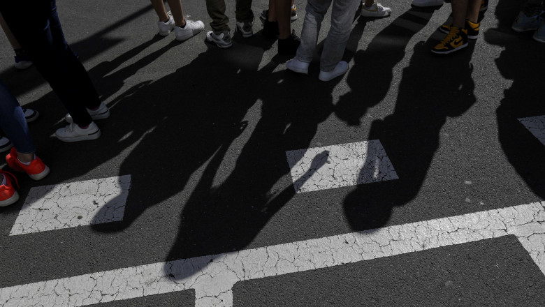 Un elev de 15 ani din Targu Jiu a fost batut, la scoala, de un coleg. Victima a ajuns la spital Imagine