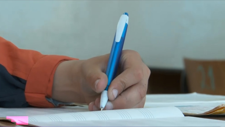 Un elev din Gorj lasat repetent a obtinut in justitie anularea deciziei Imagine