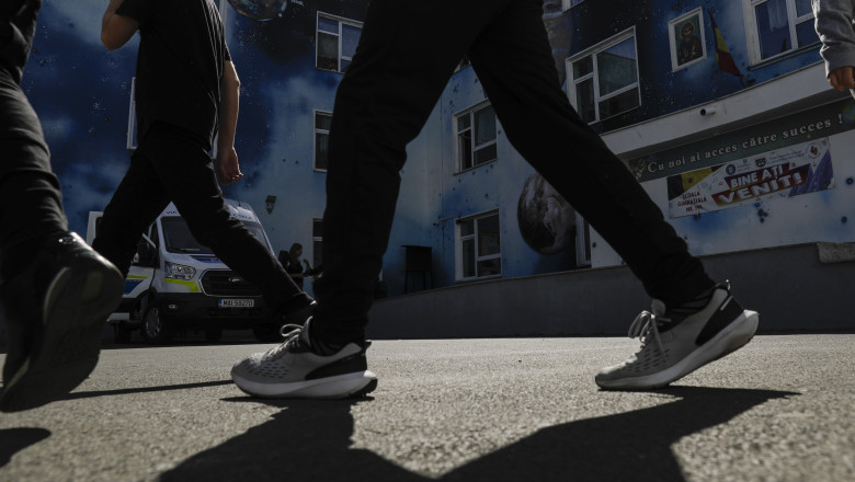 Un elev din Ploiesti cu media 4,59 primeste bursa de merit de 450 de lei pe luna Imagine