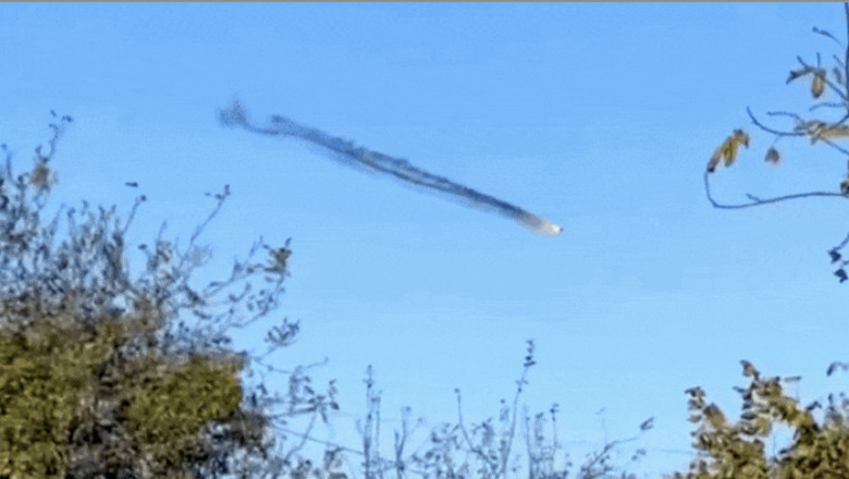 Un elicopter ucrainean vaneaza o drona ruseasca si o doboara cu mitraliera de la mica distanta Imagine