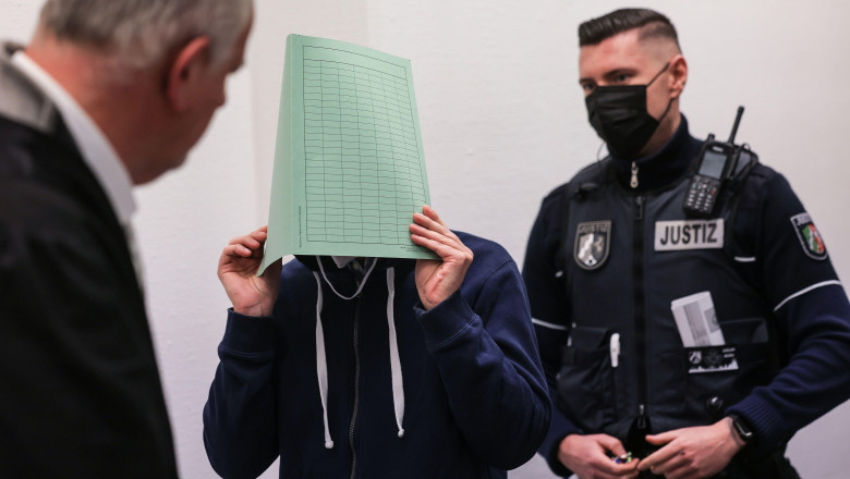 Un expert IT, angajat ca babysitter, a fost condamnat la 14 ani de inchisoare pentru 120 de abuzuri sexuale impotriva copiilor Imagine