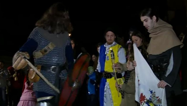 Un festival cu dansuri, cavaleri si defilari de torte a inviat la Brasov spiritul medieval Imagine