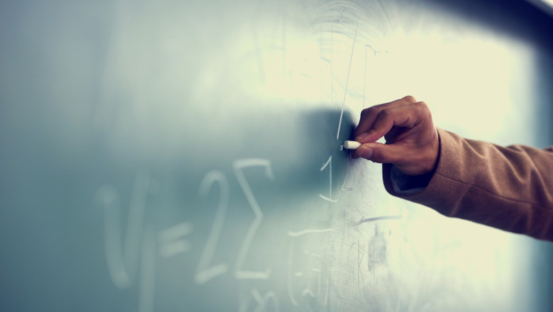 Un fost interlop a ajuns profesor de matematica intr-un liceu din Turda. Profesorii, in greva japoneza Imagine