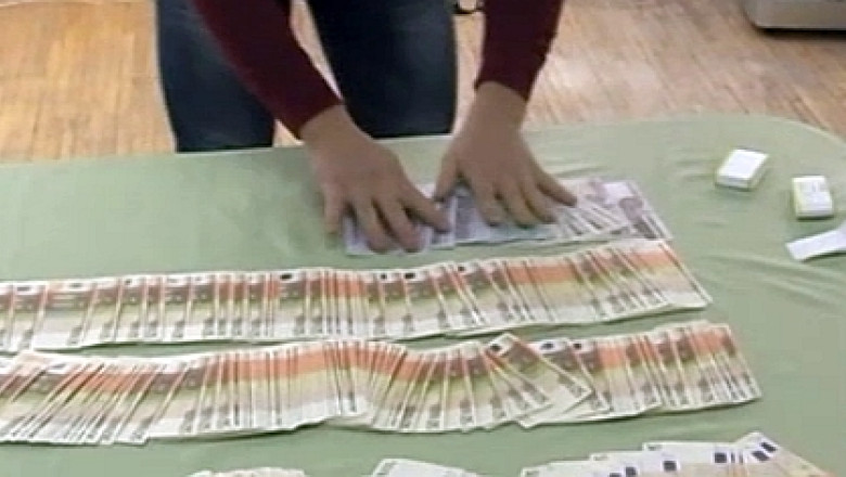 Un fost politist acuzat de evaziune fiscala cere eliberarea Imagine