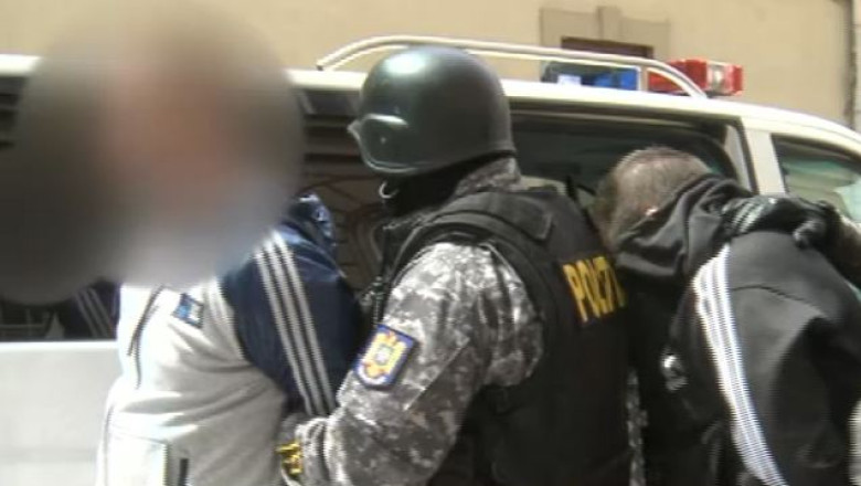 Un fost politist, suspectat ca a favorizat o retea care se ocupa cu traficul de persoane Imagine