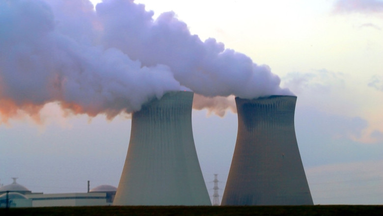 Un grup de europarlamentari vrea sa blocheze planul CE de a include gazele si energia nucleara pe lista resurselor sustenabile Imagine