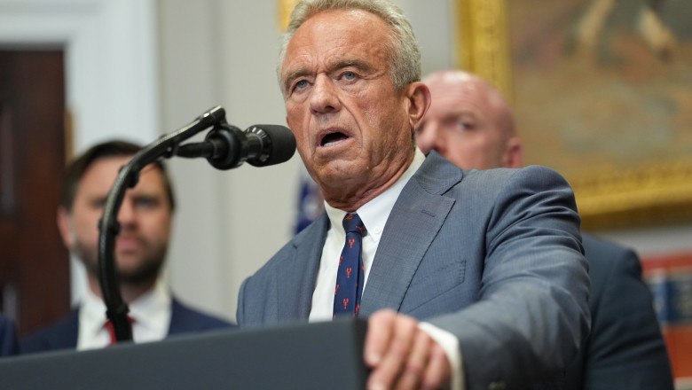 Un grup de profesionisti din domeniul sanatatii solicita demiterea lui RFK Jr: „Distrage atentia publicului” Imagine
