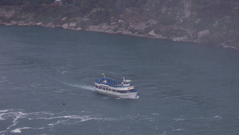 Un grup de romani a ramas blocat pe un feribot intre insula Skiathos si Volos din cauza furtunilor extreme din Grecia Imagine