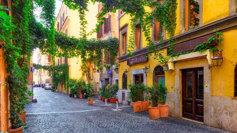 Un hot a intrat intr-o casa ca s-o jefuiasca, dar l-a ajuns oboseala si a adormit in patul proprietarilor, la Roma Imagine