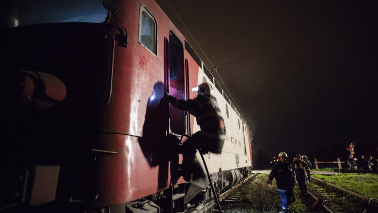Un incendiu a izbucnit la locomotiva unui tren de calatori, in gara Slatina Timis. Calatorii au fost evacuati Imagine